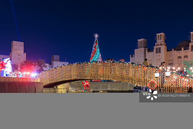 朱美拉古堡市集里的圣诞装饰图片素材