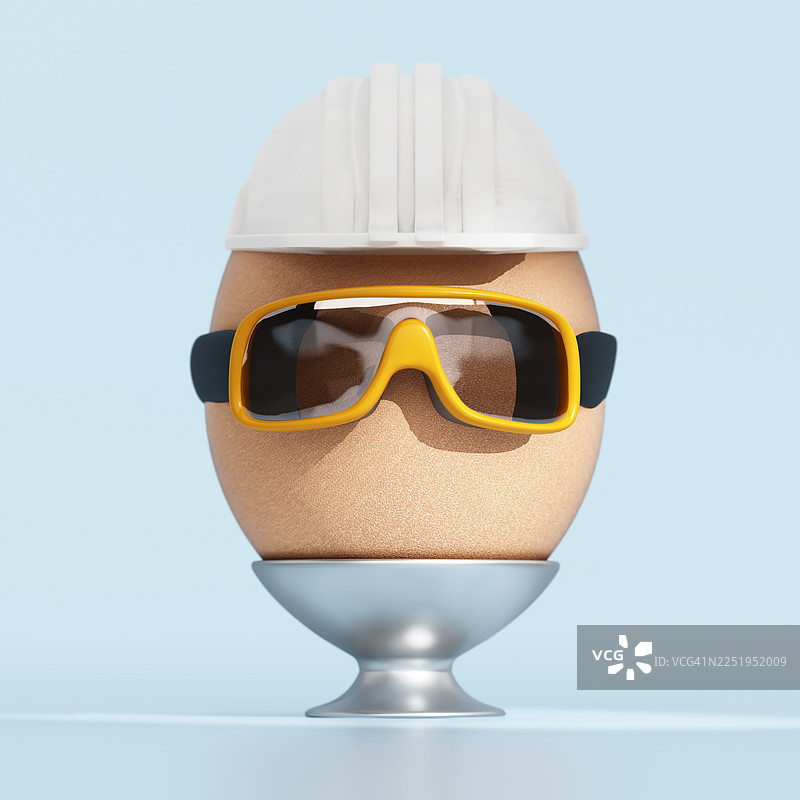 一个戴着安全装备的鸡蛋放在支架上，在明亮的灯光下展示了独特的创意概念。保护概念图片素材