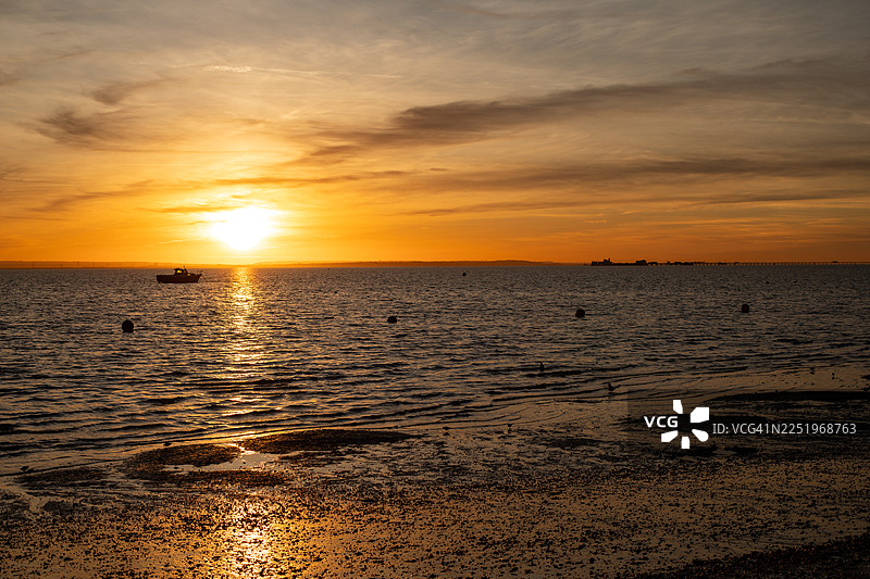埃塞克斯海岸日落景象图片素材