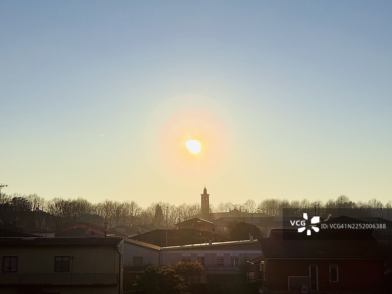 卡斯蒂廖内-达达冬季屋顶日落图片素材