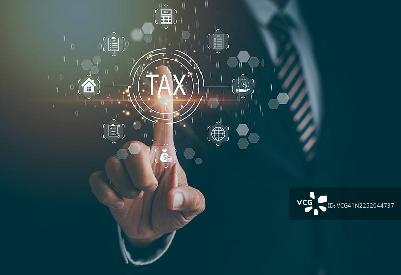 社交媒体、数字、在线、女性、手机，通过智能手机技术图标代表现代通信的视觉效果，支持数字环境中的业务增长、创新和数据驱动的市场营销策略图片素材