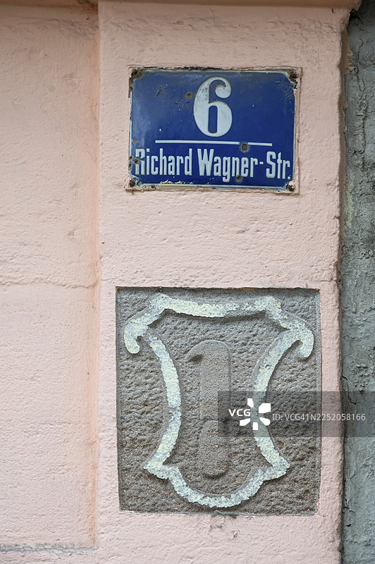 1707年建造的理查德·瓦格纳街6号的屠夫刀具浮雕，位于德国巴伐利亚州中法兰克尼亚州埃尔朗根。图片素材