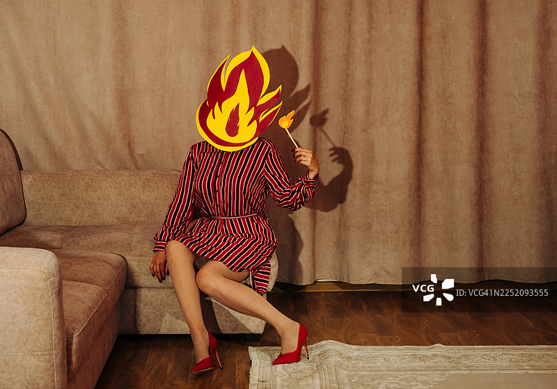 复古风格的家庭主妇，以火头插画概念表现职业倦怠图片素材