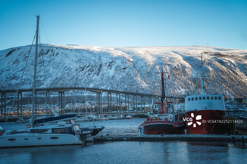 挪威特罗姆瑟港的码头区图片素材