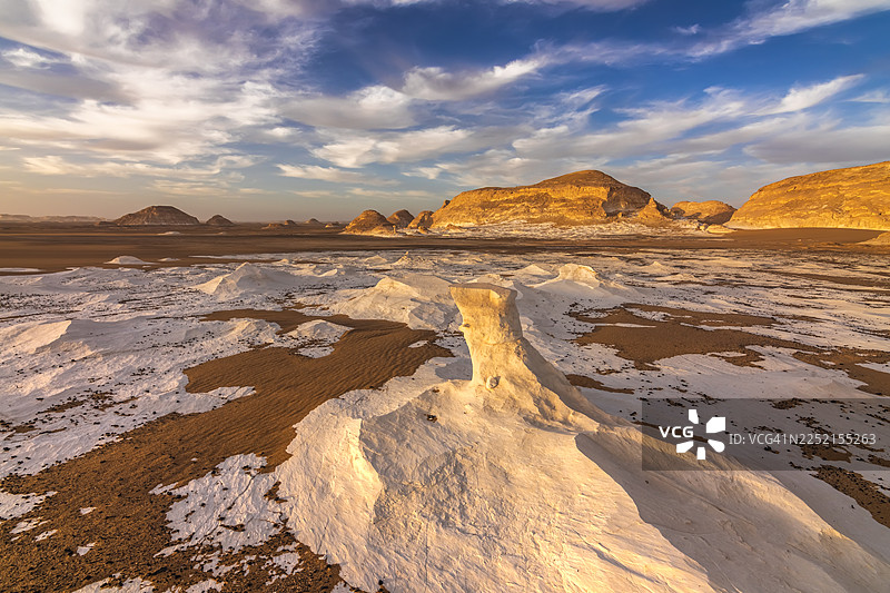 埃及撒哈拉沙漠的日落白沙漠图片素材