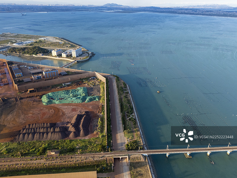 海岸建筑工地的鸟瞰图图片素材