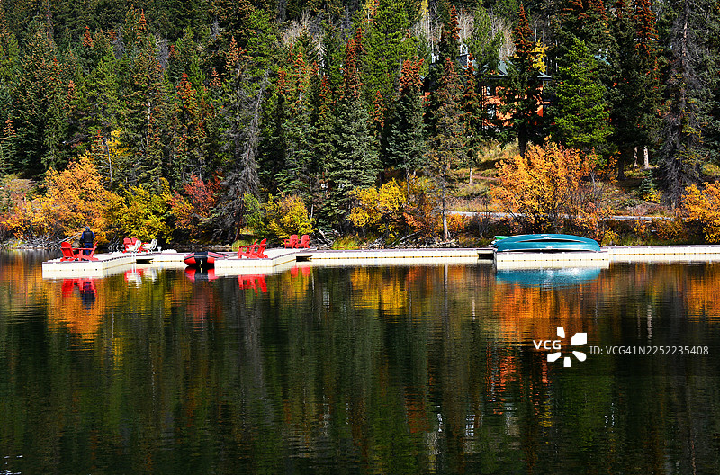 加拿大金字塔湖图片素材
