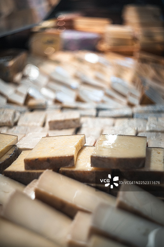 哥本哈根 Torvehallerne 市场的各式奶酪图片素材