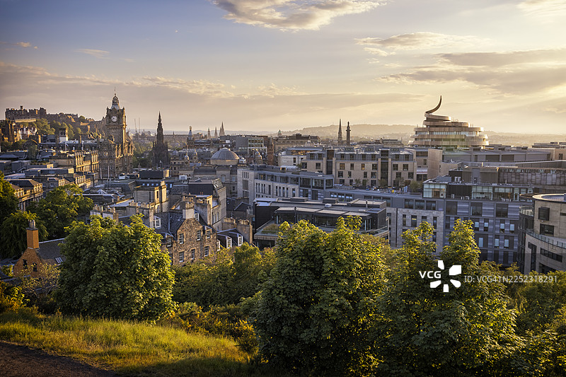 苏格兰假日 - 从卡尔顿山日落时分俯瞰爱丁堡图片素材