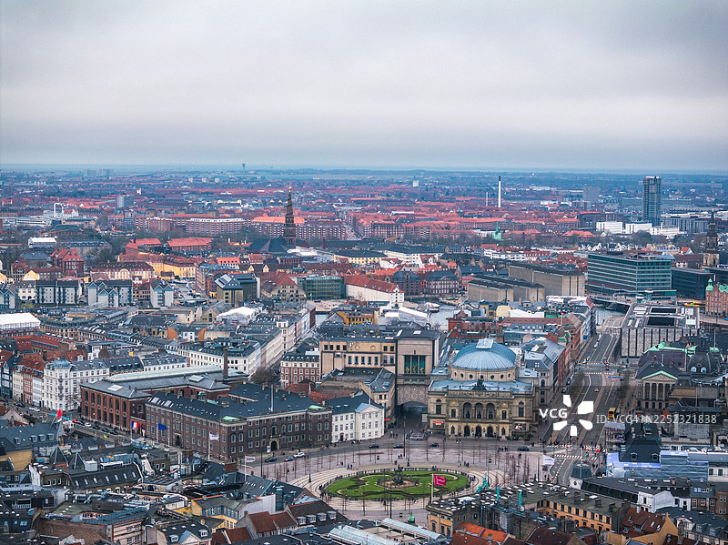 无人机拍摄的哥本哈根国王新广场及皇家剧院图片素材