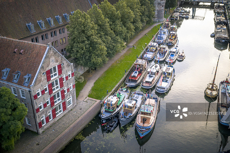 夏天白天从空中俯瞰兹沃勒的托尔贝克运河图片素材