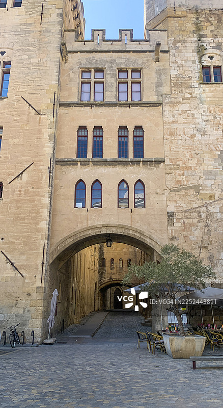 纳博讷历史街区的晴天图片素材