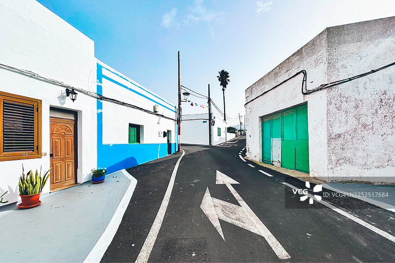 兰萨罗特岛一个典型村庄的街道图片素材