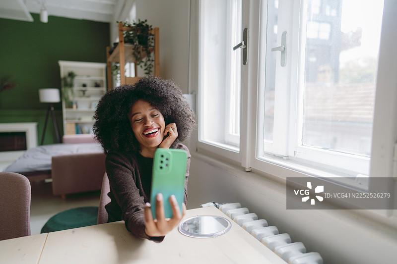 在我的客厅里自拍图片素材