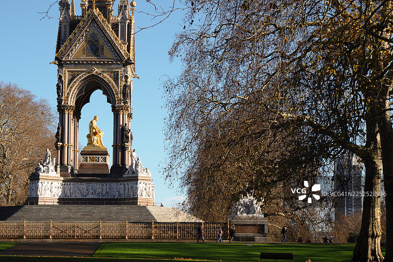 阳光明媚的冬日里的阿尔伯特纪念碑图片素材