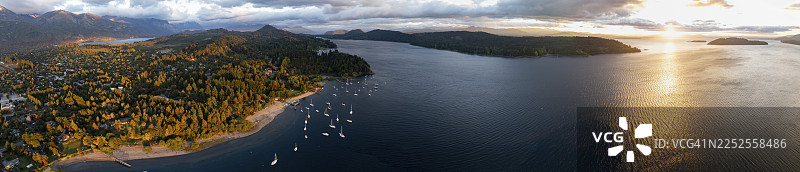 阿根廷，圣卡洛斯·德·巴里洛切附近，纳韦尔·乌阿皮湖，圣佩德罗半岛，里奥内格罗省的湖泊风光，全景，航拍图片素材