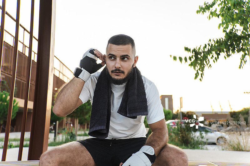 音乐、拳击手套，准备就绪！图片素材