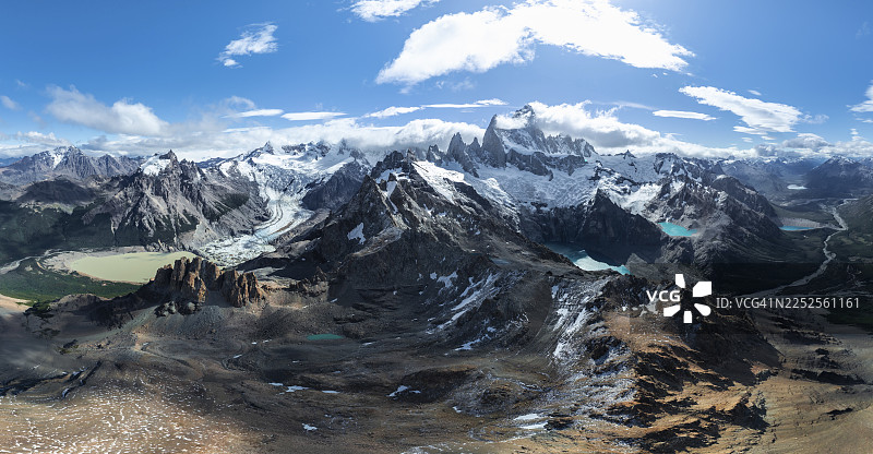 俯瞰视角，史诗般的全景，巨大的冰川，冰川湖，三湖、苏西亚湖和托雷湖，菲茨罗伊山脉和塞罗托雷山峰，菲茨罗伊山脉，塞罗查尔滕，洛斯格拉西亚雷斯国家公园，圣克鲁斯省图片素材