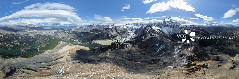 空中视角，史诗般的全景，巨大的冰川，冰川湖，特雷斯湖、苏西亚湖和托雷湖，菲茨罗伊山脉和塞罗托雷山峰，菲茨罗伊山脉，塞罗查尔滕，洛斯格拉西亚雷斯国家公园，圣克鲁斯省图片素材