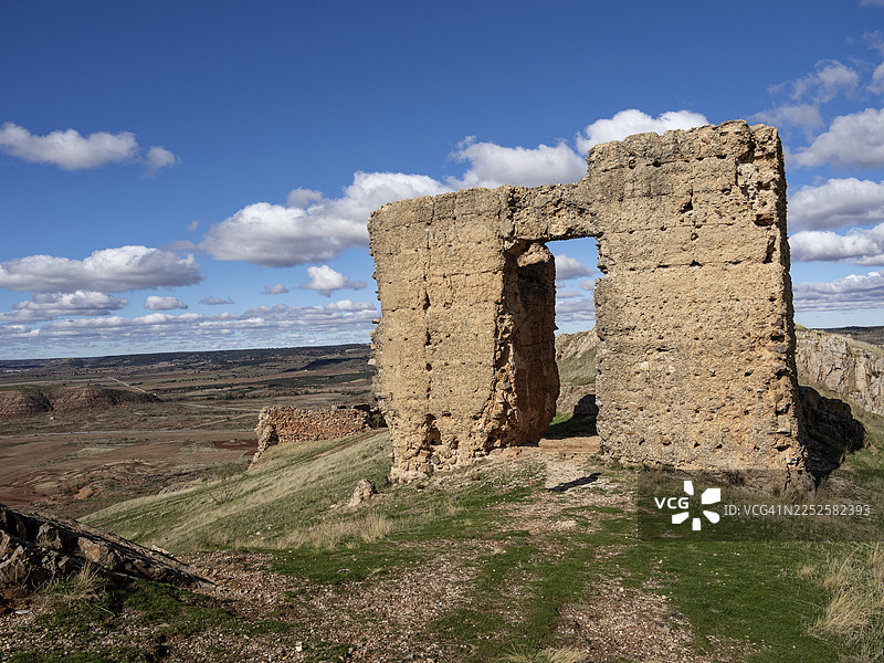 阿尔卡拉斯城堡遗址位于山顶的风景图片素材