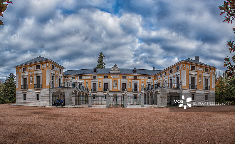 冬日阴沉天空下的卡萨德尔拉布拉多尔修复遗址图片素材