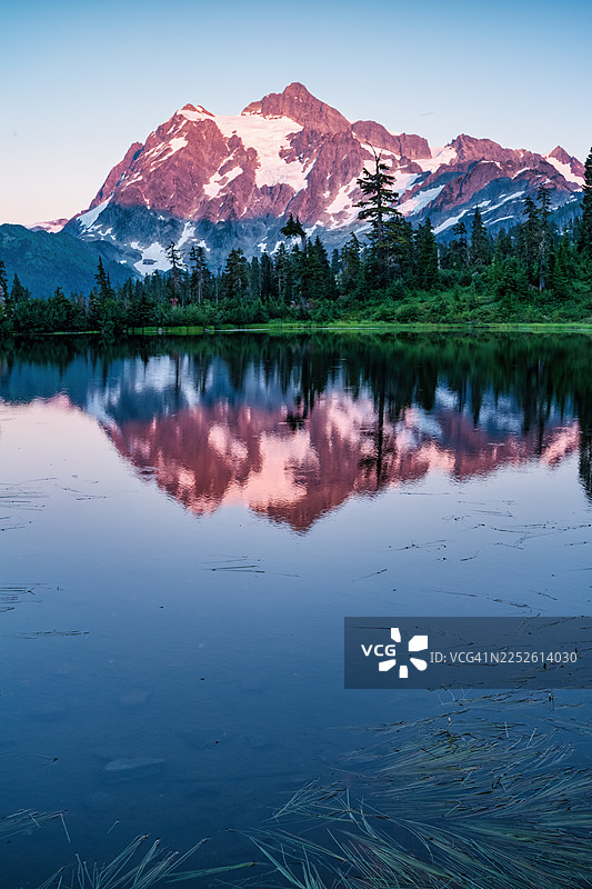 美国华盛顿州希瑟草甸风景湖图片素材