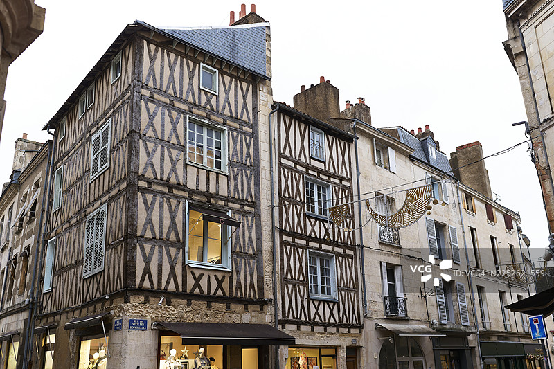 第戎一条老街上历史悠久的木骨架房屋图片素材