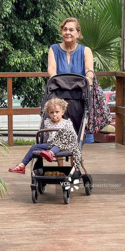 祖母与孙女的生活方式拍摄图片素材