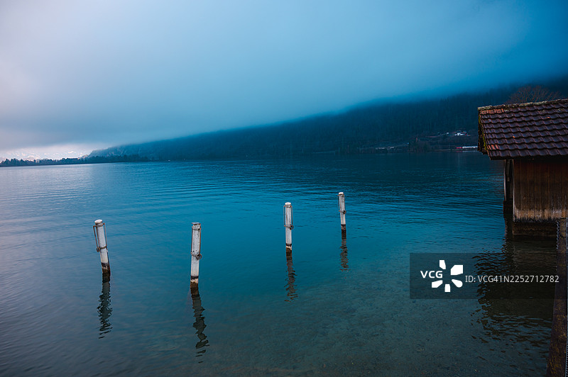 因特拉肯湖景图片素材