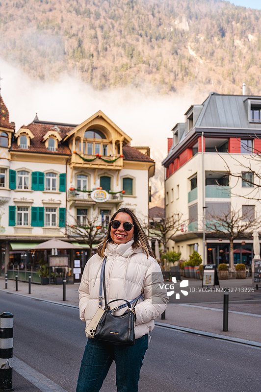 因特拉肯的女性肖像图片素材