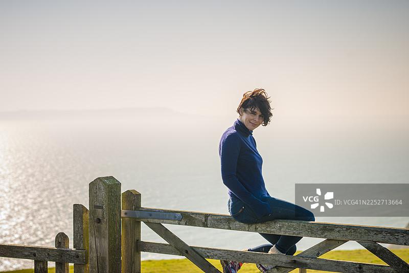 行走在侏罗纪海岸小径上图片素材