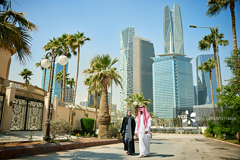 利雅得国王阿卜杜拉金融区的商业伙伴图片素材