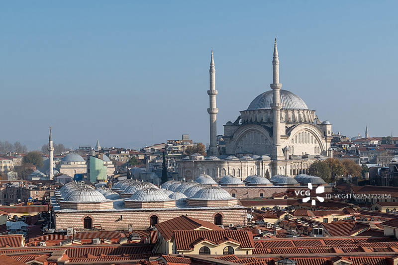 屋顶线与天空相遇的地方图片素材