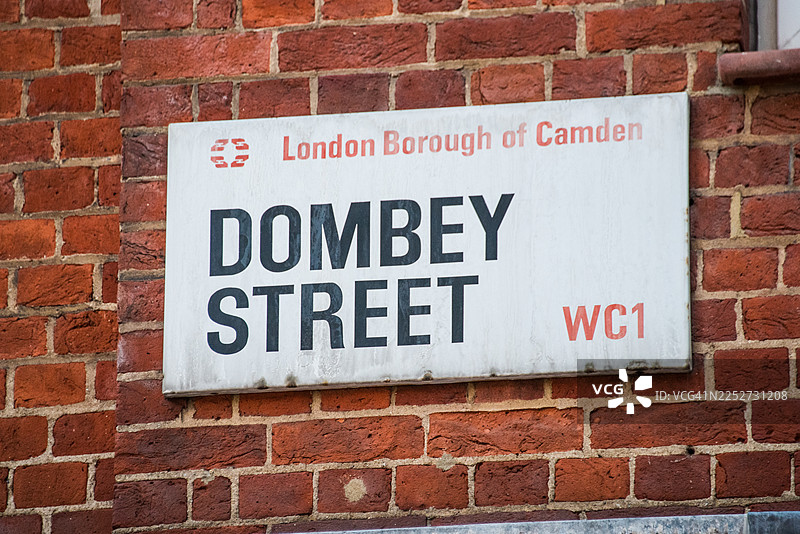 伦敦卡姆登区唐贝街的街道标志图片素材