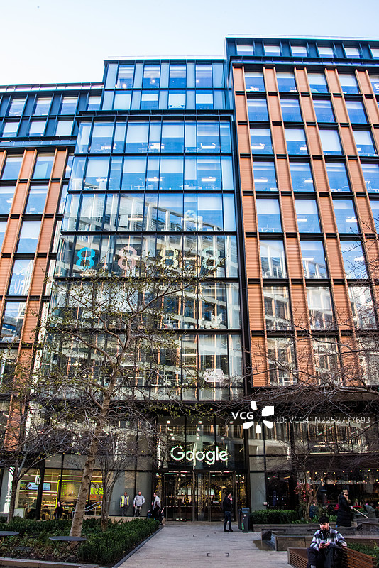 Glass Entrance Facade Of Google 6 Pancras Square图片素材