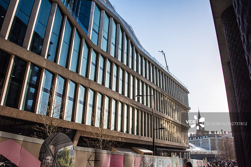 谷歌总部外观细节，采用锯齿形设计图片素材