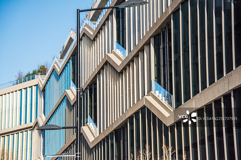 谷歌 KGX1 大楼的斜角外墙鳍片图片素材