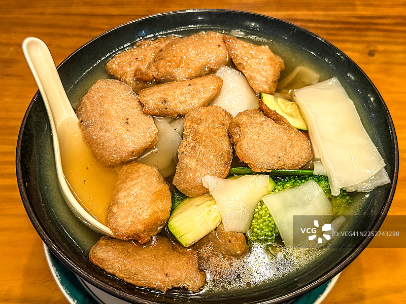 无麸质素食面汤碗图片素材