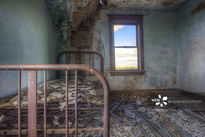 废弃农舍的内部图片素材