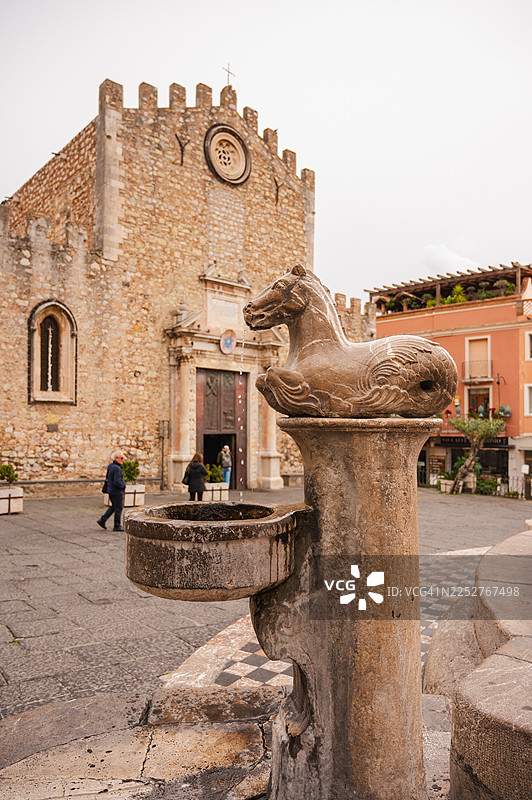 陶尔米纳大教堂，圣尼科洛大教堂和巴洛克喷泉图片素材