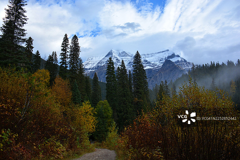 加拿大不列颠哥伦比亚省罗布森山图片素材