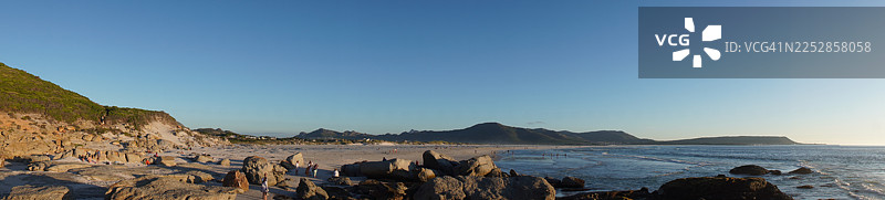 南非开普敦诺德胡克海滩的全景岩石景观图片素材