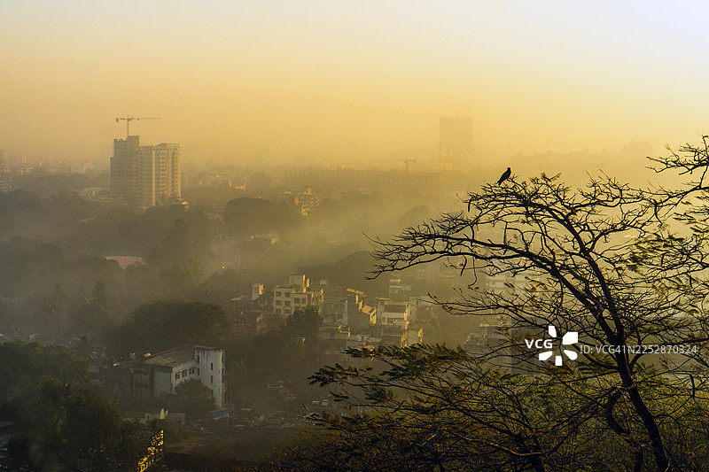 印度马哈拉施特拉邦浦那市的帕尔瓦蒂山清晨景色。图片素材