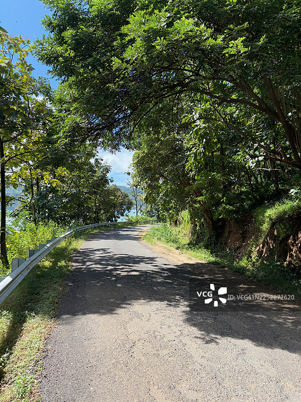 马哈拉施特拉邦西高止山脉中的山路。图片素材