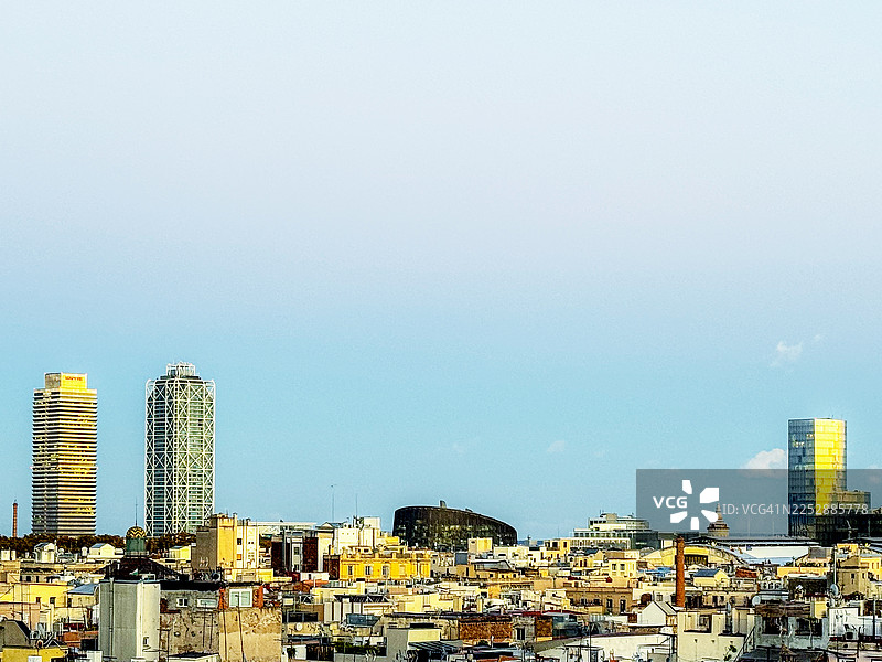 巴塞罗那海滨天际线图片素材