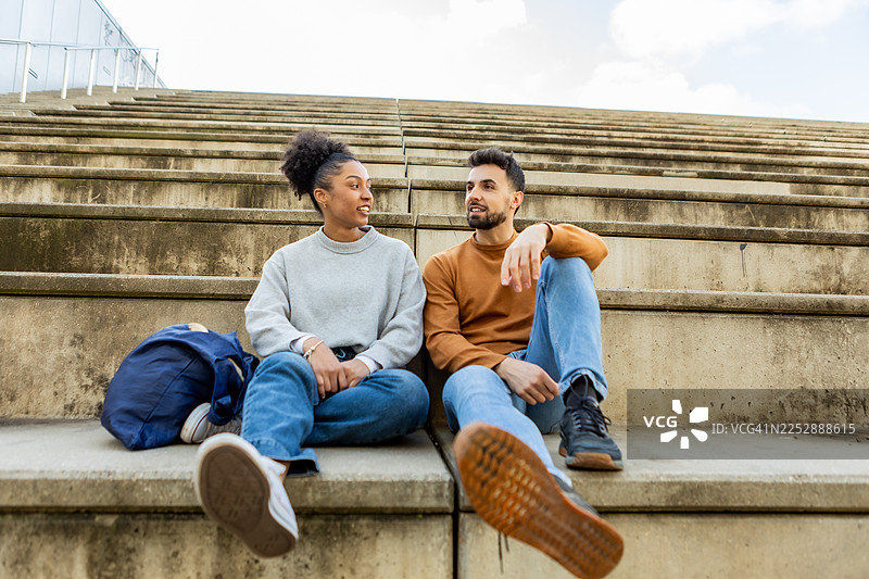 疏散集合点标志符号，矢量图，白色背景标签。EPS10图片素材