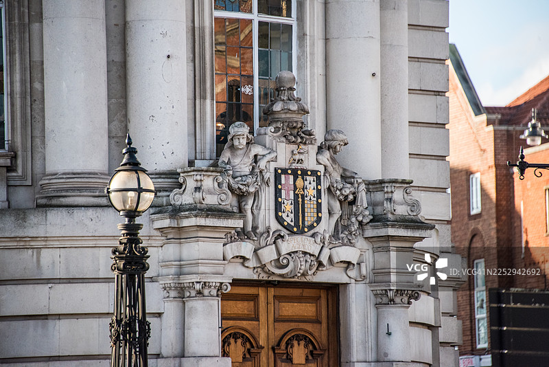 兰贝斯区徽章装饰在市政厅外墙上图片素材