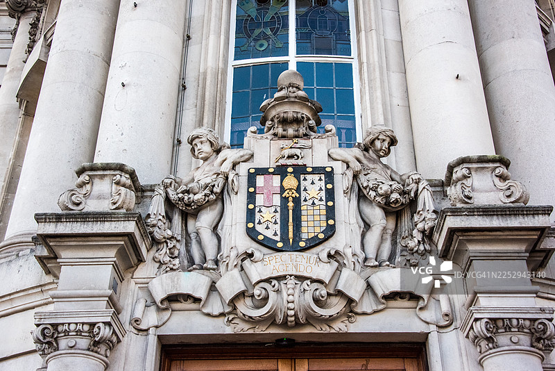 兰贝斯区徽章装饰在市政厅外墙上图片素材