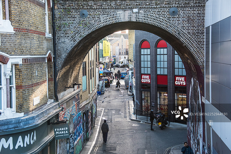 伦敦布里克斯顿火车站拱门街景图片素材