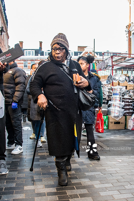 伦敦布里克斯顿市中心购物者图片素材